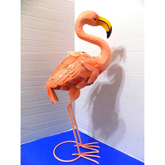 NEW Metal Flamingo Statue Figurine Home Decor Florida Souvenir - Picture 3 of 4